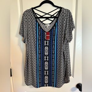 Avenue women’s plus top. NWT size 18/20